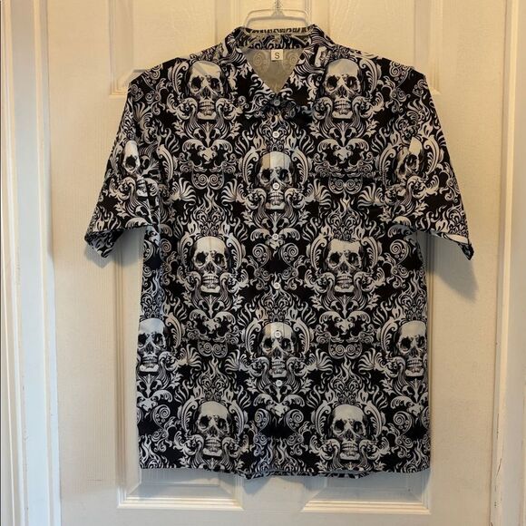 Ammao Other - Edgy Black and White Skull Pattern Casual Shirt small NWOT